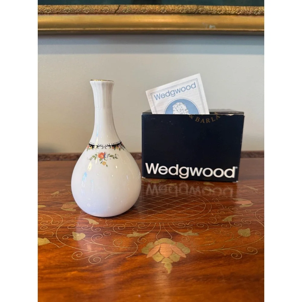 Vintage Wedgwood Osborne Bud Vase with‎ Box